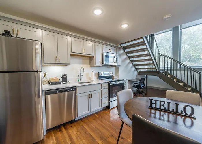 Bright And Modern Loft In Louisville # 206