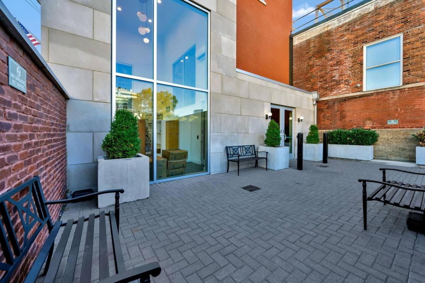 Bright And Modern Loft In # 206 * Louisville