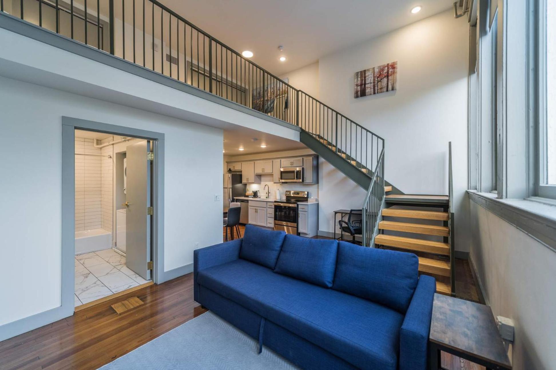 Bright And Modern Loft In # 206
